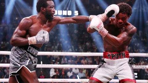 Spence y Crawford en combate.