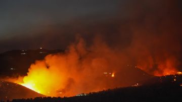 Al menos seis personas perdieron la vida después de que los incendios forestales arrasaron Maui.