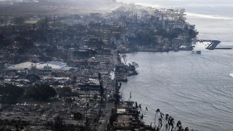 Presidente Joe Biden aprueba declaración de desastre en Hawaii por incendios forestales