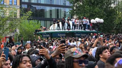 YouTuber Causes Riot In New York's Union Square With Video Game Unit Giveaway