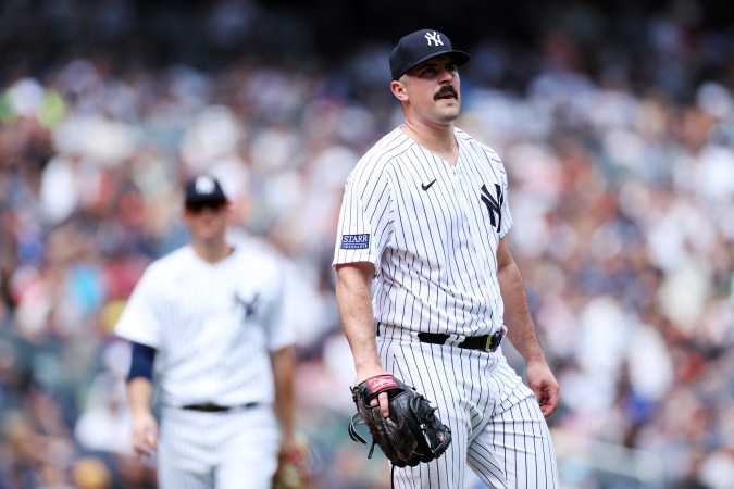 Carlos Rodón permitió cinco hits y cinco carreras en la apertura ante Houston Astros donde se lesionó la corva. FOTO: Sarah Stier/Getty Images.
