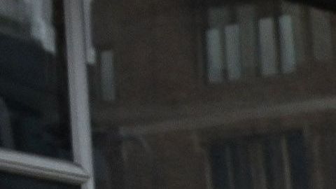 Personas desalojando inmuebles en Bogotá tras un temblor de 6.1.