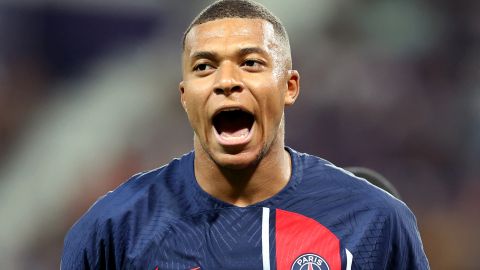 Kylian Mbappé celebra tras marcarle al Toulouse.