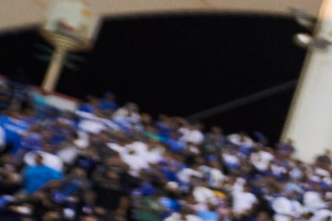 Neymar recorre el estadio del Al-Hilal durante su presentación con el conjunto saudí.