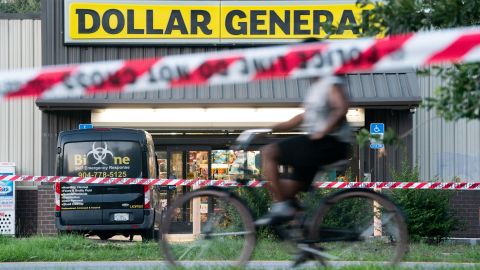 El supremacista blanco mató a tres personas negras inocentes en una tienda Dollar General.