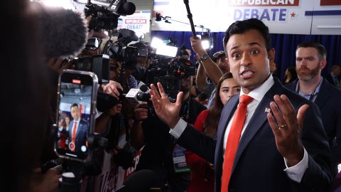 La propuesta migratoria de Vivek Ramaswamy si llega a la Casa Blanca: cerrar la frontera y terminar "con la invasión"