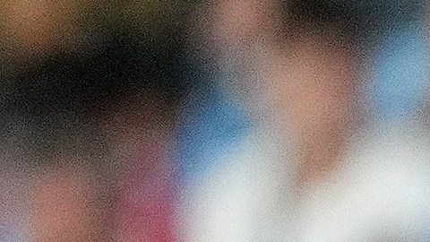 Vinícius Jr. es atendido por el cuerpo médico del Real Madrid.