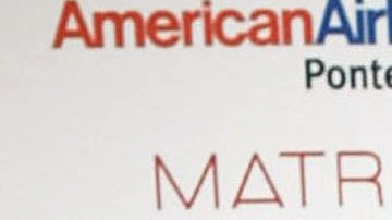 El cantante Luis Fonsi junto a Adamari López.