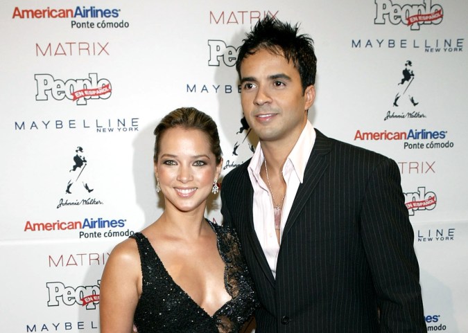 El cantante Luis Fonsi junto a Adamari López.