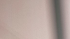 Un grupo de encapuchados robó una tienda de Gucci en Los Angeles a mitad del día, según el LAPD