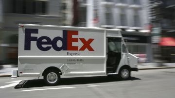 FedEx despidió a un hombre afroamericano en medio de un juicio.