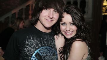 Mitchel Musso y Miley Cyrus durante un evento en 2008.