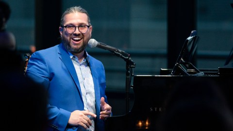 "La gente necesitaba verse a ellos mismos en estas historias y es lo que hemos estado haciendo", dijo Lozano sobre su producción “Songs by an Immigrant Vol. 2”.