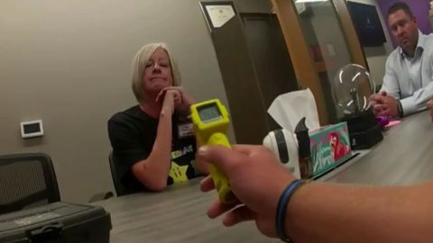 Kimberly Coates fue arrestada por supuestamente estar borracha en el trabajo. Departamento de policía de Perkinss