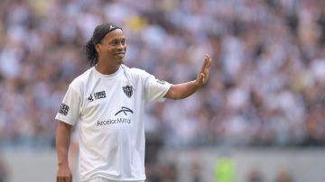 Problemas para Ronaldinho: El brasileño falta a la cita con diputados que investigan estafa que involucra su nombre