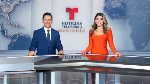 En la imagen aparecen los dos nuevos co-presentadores de Noticias Telemundo Mediodía, Octavio Pulido y Nicole Suárez.