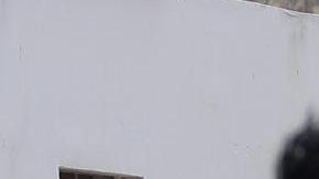 Agentes del INM, de la Fiscalía General del Estado y Policías de Seguridad Estatal participan en un rescate de personas indocumentadas.