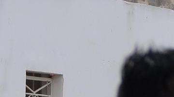 Agentes del INM, de la Fiscalía General del Estado y Policías de Seguridad Estatal participan en un rescate de personas indocumentadas.