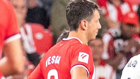 Éder Militão (d), se retira del campo entre lágrimas.