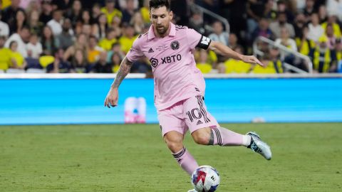 Lionel Messi con su nueva divisa del Inter de Miami ha causado una revolución en la MLS. /EFE