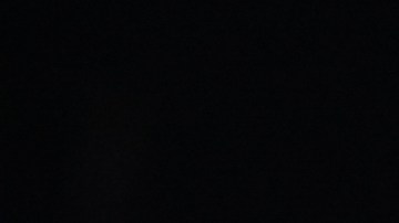 Blanca Burns sostiene el balón durante el juego entre Finlandia y Australia.