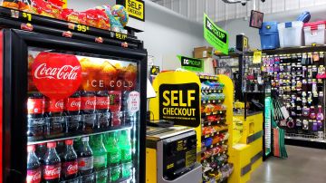 dollar-general-cerrada-cliente-irrumpe