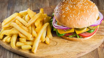 Una estrategia de marketing digital para un local de comida rápida se hizo viral por la “hamburguesa Ana Frank"