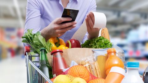 Woman,Checking,The,Grocery,Receipt,Using,Her,Smartphone