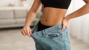 La mala alimentación y el estilo de vida sedentario son dos en los factores que evitan mantener el vientre plano
