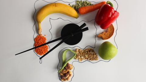 De acuerdo a la crononutrición respetar un horario para alimentarse, tiene la misma importancia que consumir comida saludable