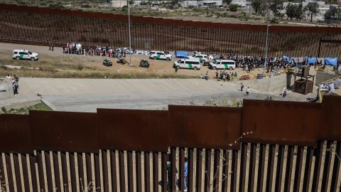 Estados Unidos detuvo a 232.972 migrantes en la frontera con México en agosto, el mayor número en lo que va de año