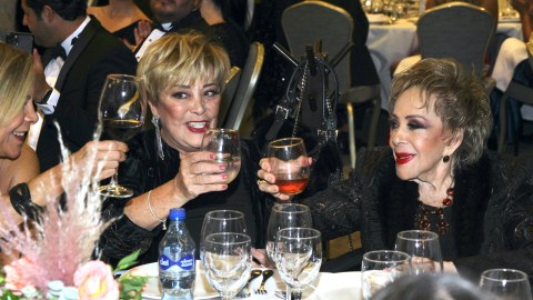 Sylvia Pasquel junto a su mamá Silvia Pinal.