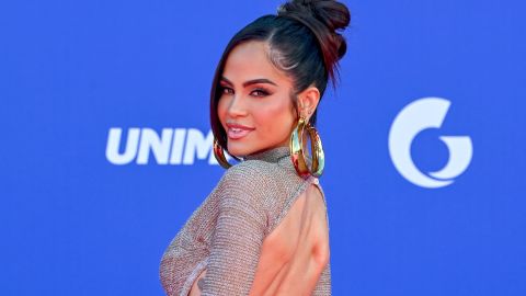 La cantante Natti Natasha le muestra sus logros a sus fanáticos.