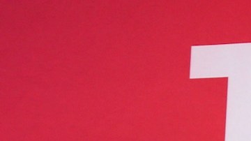 En la imagen aparece Pamela Silva y Borja Voces de Primer Impacto.