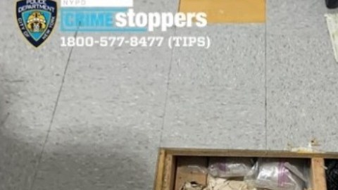 Droga escondida en el suelo de la guardería.