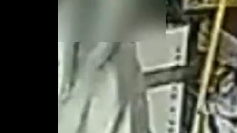 Sospechoso captado por cámara de seguridad.