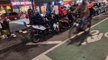 Durante las noches la concentración de motorizados en algunos vecindarios es un tema de debate en varias juntas comunitarias.