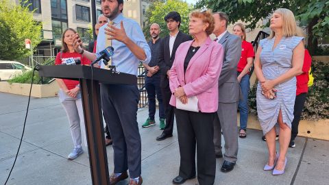 Este martes previo al inicio del año escolar coaliciones y líderes electos ponen el acento en que estas prácticas no aumentan la seguridad ante el ataque de un pistolero