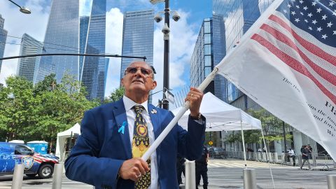 El rescatista Germano Riviera levantó las banderas para que se reconozca la labor de miles de voluntarios