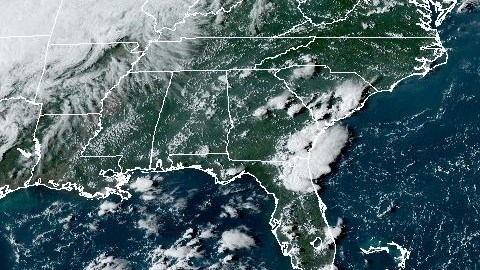 Las olas y las corrientes marinas peligrosas de Lee han comenzado a afectar sectores de la costa sureste de Estados Unidos.