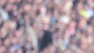 Santiago Gimenez (I) celebra con su compañero Quinten Timber después de marcar el segundo gol en el Clásico de Países Bajos.