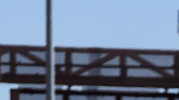 Los funcionarios les piden que se retiren y lo hacen por poco tiempo, ya que una vez se van las patrullas los migrantes regresan a sus campamentos.