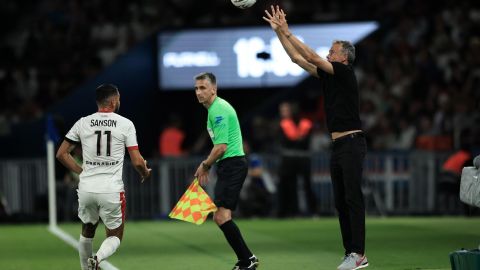 Luis Enrique (D) en el partido entre el Paris Saint-Germain y el OGC Nice.