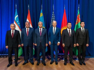 Biden se comprometió ante los cinco líderes a impulsar la inversión para desarrollar la ruta comercial del Corredor Internacional Transcaspiano.
