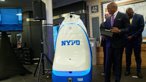 Un robot empezará a patrullar estación del metro de Times Square
