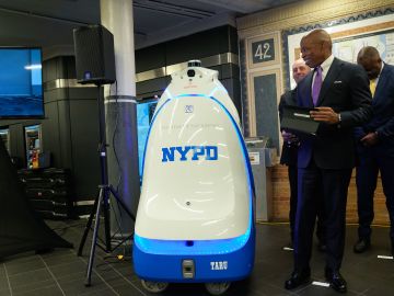 Un robot empezará a patrullar estación del metro de Times Square
