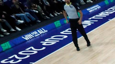 Anthony Edwards (D) y Donatas Motiejunas.