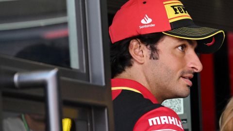 Carlos Sainz en el box de Ferrari en el Autodromo Nazionale Monza.