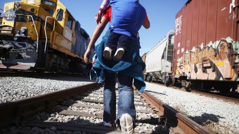 Suspendieron las operaciones de los trenes que usan los inmigrantes en México para llegar a la frontera con Estados Unidos