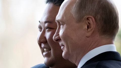 Departamento de Estado de Estados Unidos asegura que Vladimir Putin le "está suplicando ayuda" a Kim Jong-un